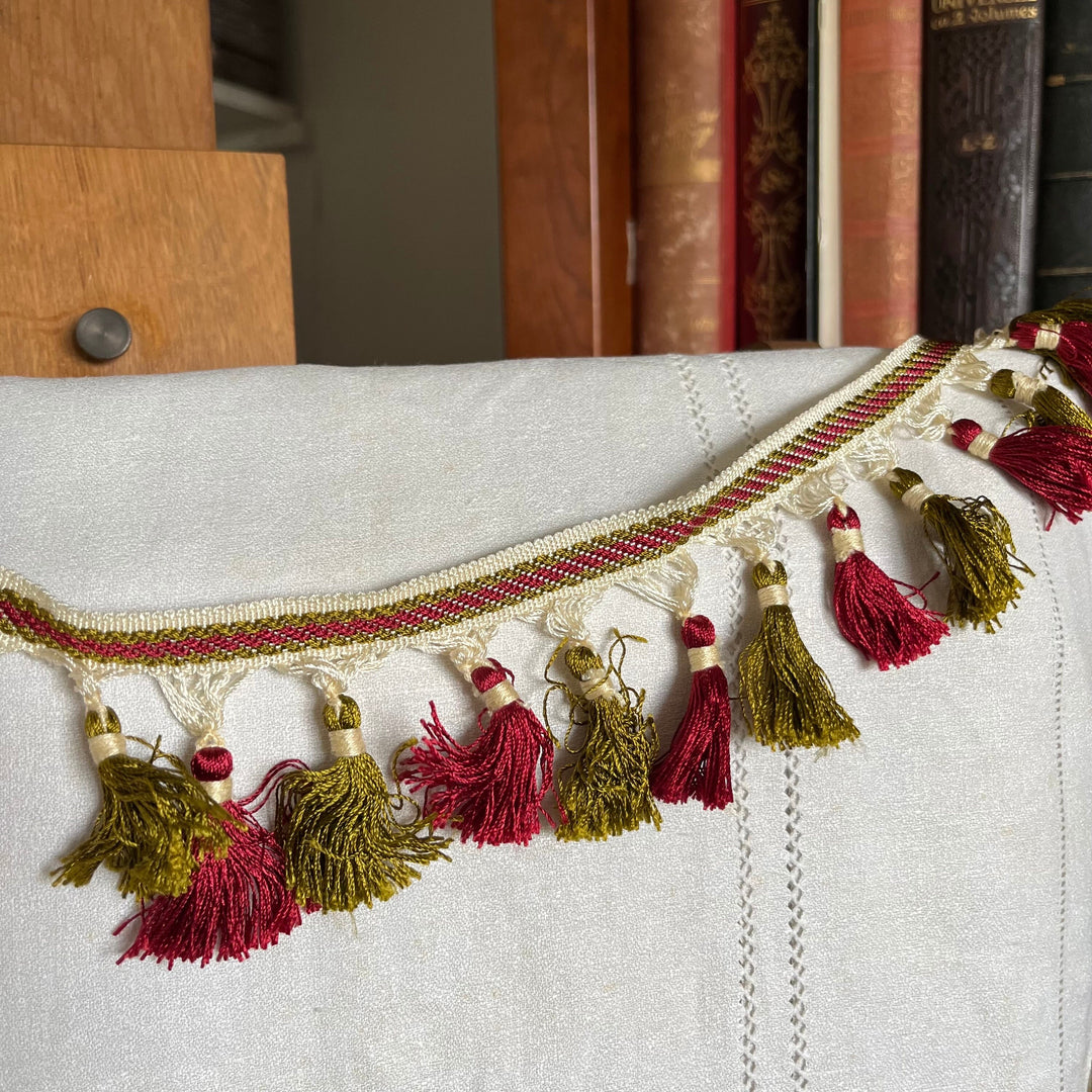 Galon passementerie vintage avec frange /  pompon, français, vendu au metre, 70 mètres disponible en 3 coupons, costume, rideaux, rouge vert