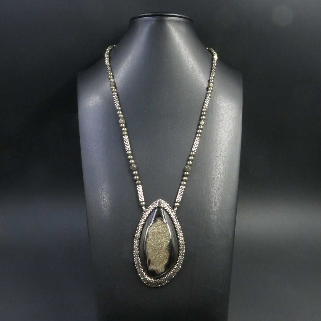 Collier avec ammonite pyritisée